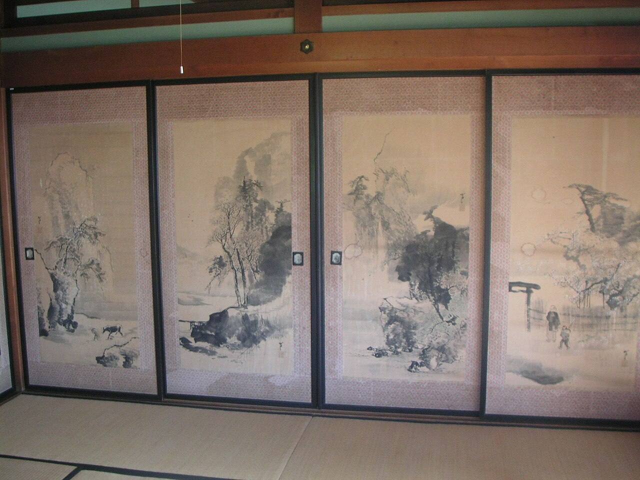 襖の並ぶ和室(仮の写真)